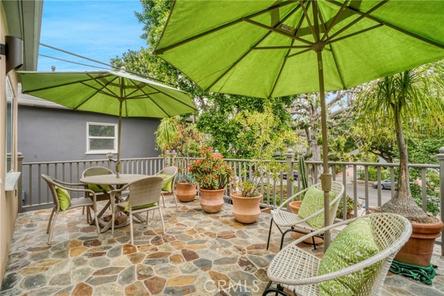 4299 Bakman Avenue, Studio City CA: https://media.crmls.org/medias/52c7c1e3-b3fd-4494-aa64-123827c873c0.jpg