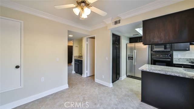 Detail Gallery Image 13 of 42 For 1013 W Linden St #5,  Riverside,  CA 92507 - 2 Beds | 1/1 Baths