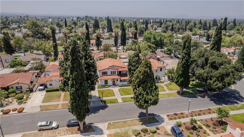 https://media.crmls.org/medias/52c8083a-bdc2-40fd-8116-8f7d101cbe13.jpg?preset=X-Large