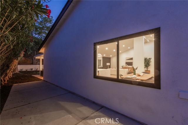 876 Ballina Court, Newbury Park CA: https://media.crmls.org/medias/52c830e3-3d6a-47c6-b53d-6d3da1bdb42f.jpg