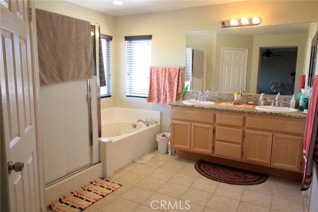 Detail Gallery Image 19 of 49 For 1227 Ayris Ave, Palmdale,  CA 93550 - 5 Beds | 2/1 Baths