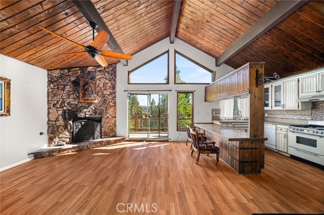 24333 Horst Drive, Crestline CA: https://media.crmls.org/medias/52c9604f-8037-436d-aef5-6eb71c5472fa.jpg