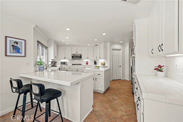 Detail Gallery Image 9 of 38 For 21240 Lone Star Way, Saugus,  CA 91390 - 4 Beds | 3 Baths