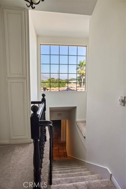 525 Bob Hope Drive, Burbank CA: https://media.crmls.org/medias/52caf593-ac88-42c0-b0a2-8d3f5362b6de.jpg