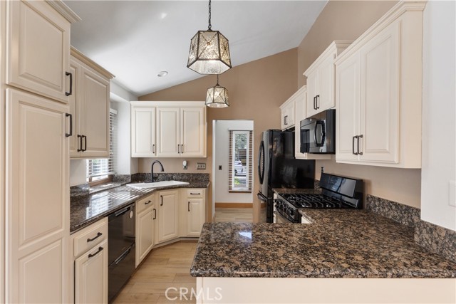 Detail Gallery Image 6 of 26 For 38501 Oaktree, Murrieta,  CA 92562 - 2 Beds | 2/1 Baths