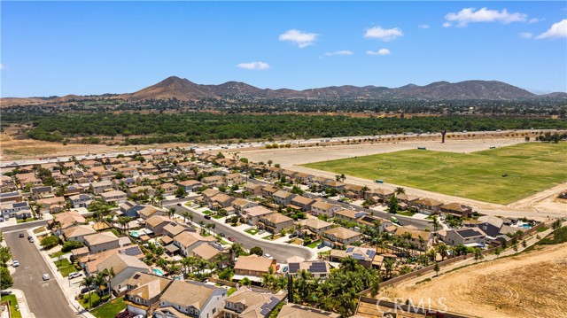12337 Columbia Lane, Eastvale CA: https://media.crmls.org/medias/52cba9fa-19d4-467d-9092-664020275a07.jpg