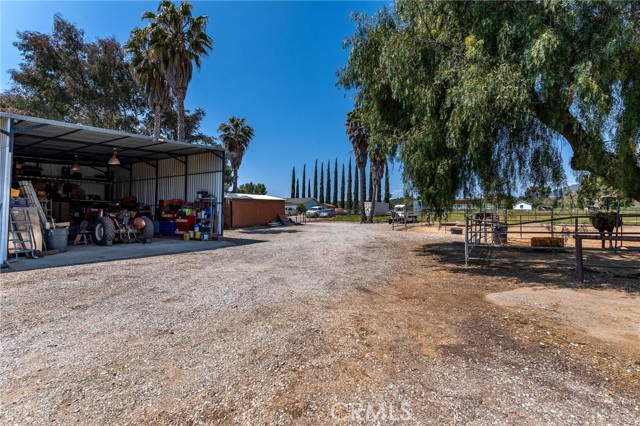 37701 Hesse Road, Cherry Valley CA: https://media.crmls.org/medias/52cbac5b-c42e-4125-b03c-884baf3819c1.jpg