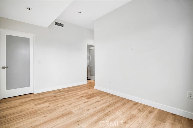 Detail Gallery Image 18 of 22 For 6721 Rhea, Reseda,  CA 91335 - 2 Beds | 2 Baths