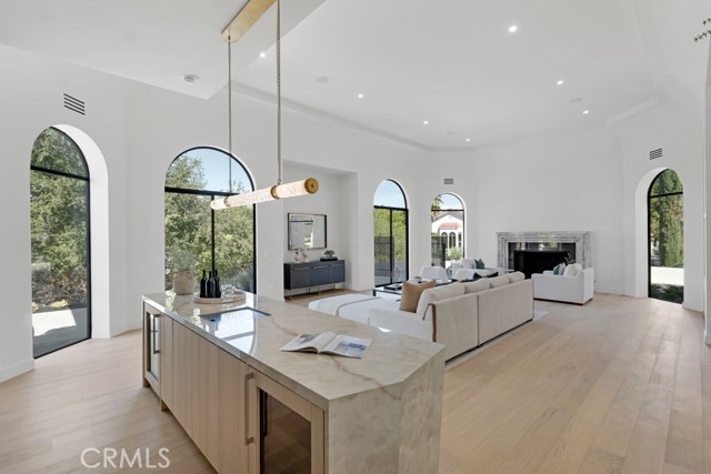 Detail Gallery Image 6 of 40 For 4015 Clarinda Dr, Tarzana,  CA 91356 - 5 Beds | 4 Baths