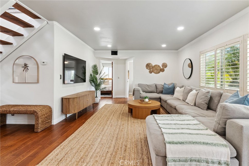 MLS #OC25184812 img 2