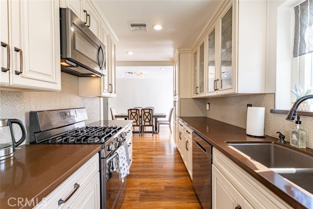 5805 Bucknell Avenue, Valley Village CA: https://media.crmls.org/medias/52cde529-f344-481d-a793-3890d29c8728.jpg