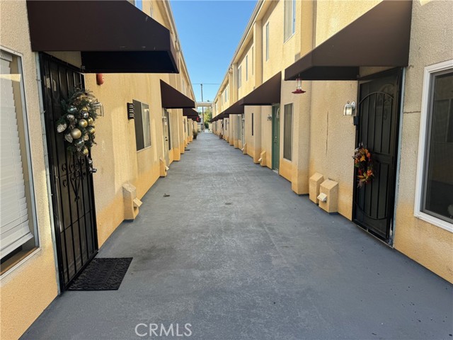 Detail Gallery Image 16 of 16 For 8800 Burnet Ave #15,  North Hills,  CA 91343 - 5 Beds | 3 Baths