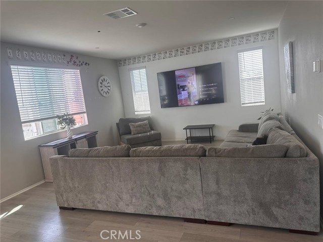 Detail Gallery Image 6 of 11 For 8883 Beacon Ave, Hesperia,  CA 92344 - 5 Beds | 2/1 Baths