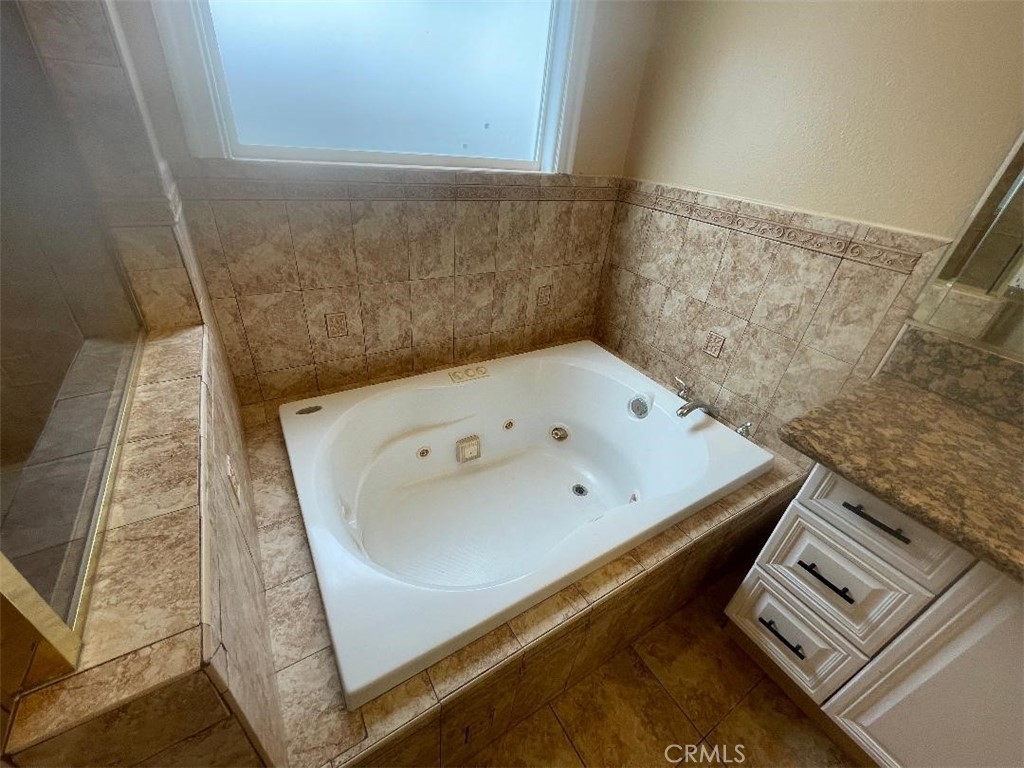 https://media.crmls.org/medias/52cf7af9-5085-4cae-ab0b-fdda427f4cd6.jpg?preset=X-Large