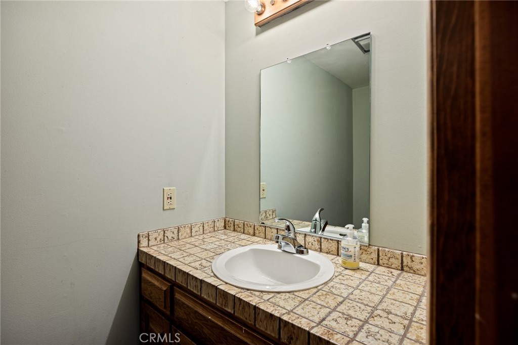 https://media.crmls.org/medias/52d08475-5d2e-4acd-b4b7-bffc092189e1.jpg?preset=X-Large
