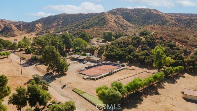 18414 Texas Canyon Road, Saugus CA: https://media.crmls.org/medias/52d099b1-2f7c-4cd6-82c1-5cd4fd92e7d4.jpg