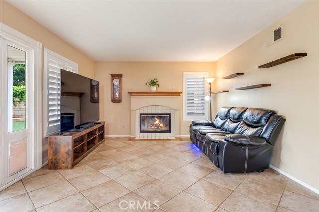 1305 Harvest Circle, Corona CA: https://media.crmls.org/medias/52d1467f-f217-40f1-939e-14fd05c0e873.jpg
