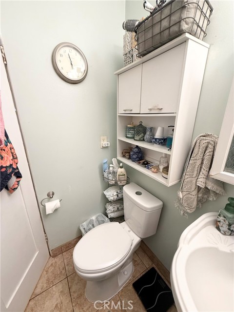 516 N Brand Boulevard, San Fernando CA: https://media.crmls.org/medias/52d17b14-165e-40dd-8fdc-e4cecf7b4cfc.jpg