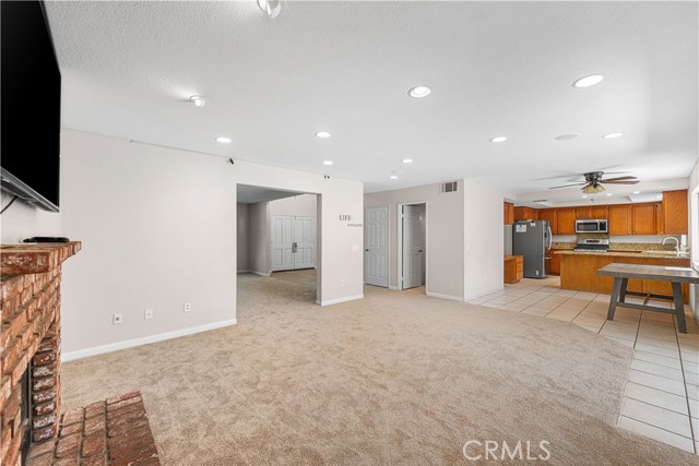 3046 W Avenue J4, Lancaster CA: https://media.crmls.org/medias/52d1cf2d-9699-4907-b721-f3de90754dbe.jpg