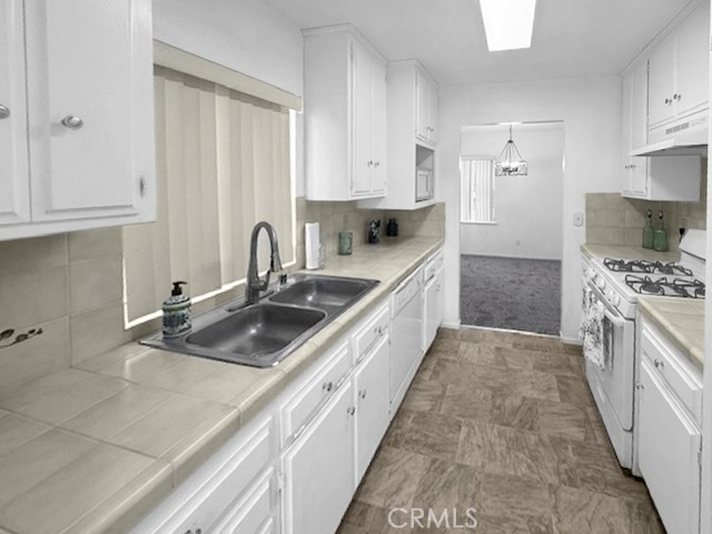 385 E Valley Street, Coalinga CA: https://media.crmls.org/medias/52d2073d-b724-4d3d-9232-e81064e40f62.jpg