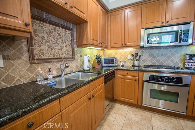 Detail Gallery Image 8 of 27 For 5404 W 149th Pl #13,  Hawthorne,  CA 90250 - 3 Beds | 2 Baths