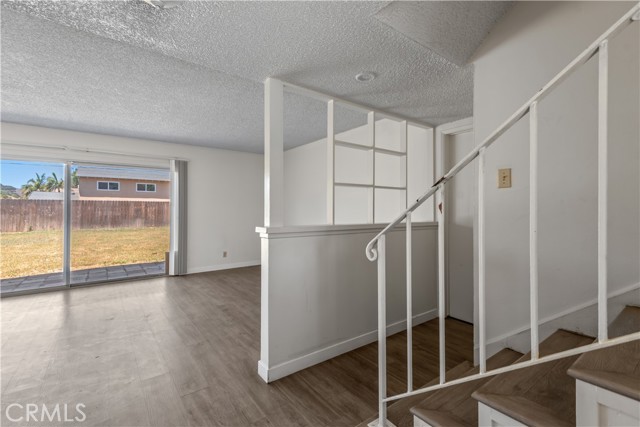 Detail Gallery Image 3 of 22 For 2117 Electra Ave, Simi Valley,  CA 93065 - 5 Beds | 2/1 Baths