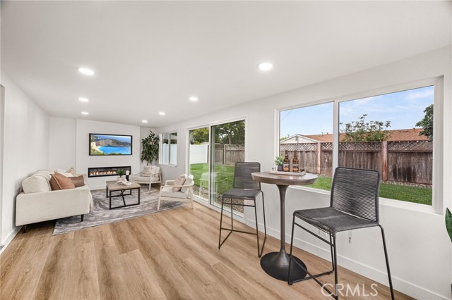 2124 W Flower Avenue, Fullerton CA: https://media.crmls.org/medias/52d3700b-db05-43af-8417-ce3df39b84d3.jpg