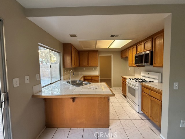 Detail Gallery Image 13 of 54 For 1209 W Morgan St, Rialto,  CA 92376 - 4 Beds | 2/1 Baths