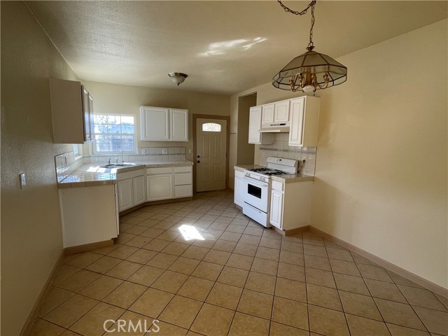 Detail Gallery Image 7 of 18 For 130 W 19th St, Merced,  CA 95340 - 3 Beds | 2 Baths