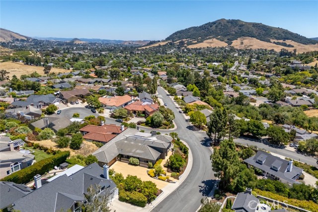 940 Pasatiempo Drive, San Luis Obispo CA: https://media.crmls.org/medias/52d4f044-b218-496b-bbde-3f9bb643a462.jpg