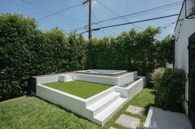 5142 Brynhurst Avenue, Los Angeles CA: https://media.crmls.org/medias/52d68679-8540-4378-9d53-356c5eb8bb3f.jpg