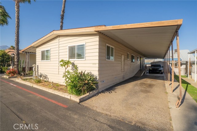 1512 E 5th Street, Ontario CA: https://media.crmls.org/medias/52d6b712-3eba-4302-95c7-f16e66f6d521.jpg