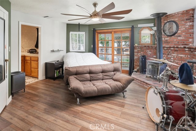 25112 De Wolfe Road, Newhall CA: https://media.crmls.org/medias/52d6d231-8d87-406e-8ac8-2e5741725336.jpg