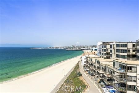 625 Esplanade, Redondo Beach CA: https://media.crmls.org/medias/52d78e2b-27dd-4c34-9a6b-15d6c3df295a.jpg