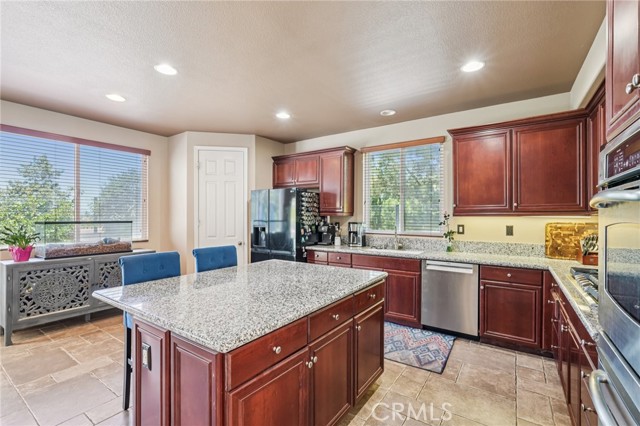 Detail Gallery Image 11 of 55 For 31923 Pepper Tree St, Winchester,  CA 92596 - 5 Beds | 3/1 Baths