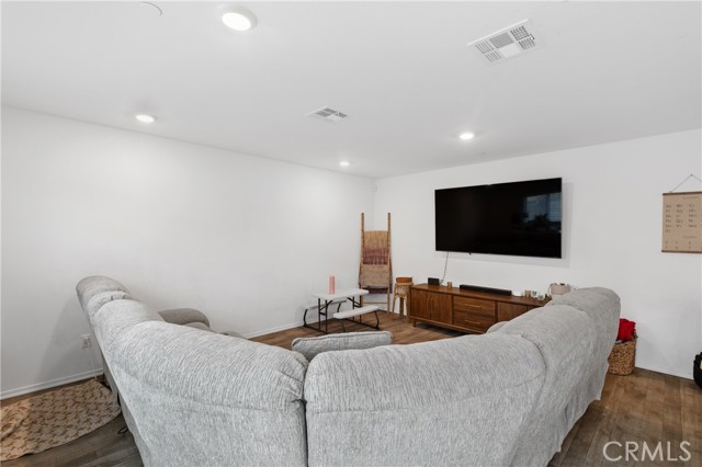 Detail Gallery Image 9 of 46 For 30907 Challenger Ct, Winchester,  CA 92596 - 4 Beds | 2/1 Baths