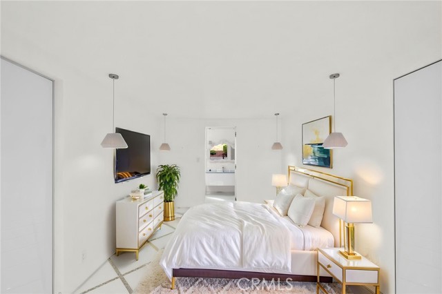 1046 N Hillcrest Road, Beverly Hills CA: https://media.crmls.org/medias/52d834df-1e31-4227-af96-717ccb9df8a4.jpg