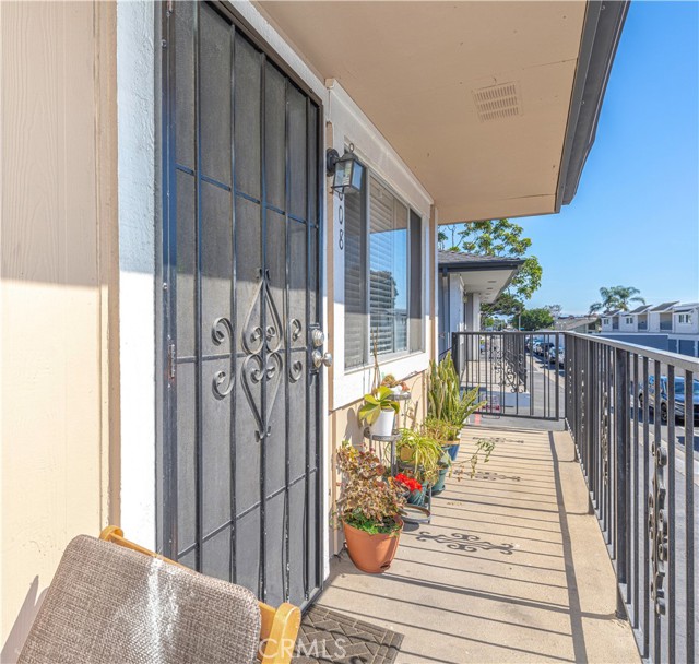 Detail Gallery Image 3 of 34 For 7808 Arbor Cir 72d,  Huntington Beach,  CA 92647 - 2 Beds | 1 Baths