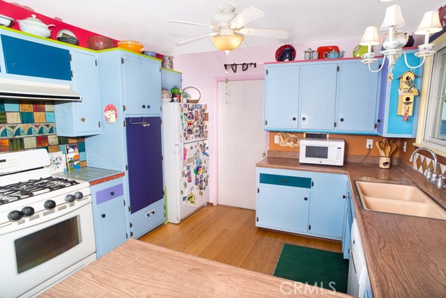 17142 Tuba Street, Northridge CA: https://media.crmls.org/medias/52d8846b-70a0-4963-86ed-c4307b736c49.jpg