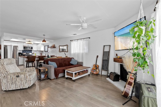 Detail Gallery Image 1 of 1 For 132 N Grand Ave #H,  San Pedro,  CA 90731 - 3 Beds | 2/1 Baths