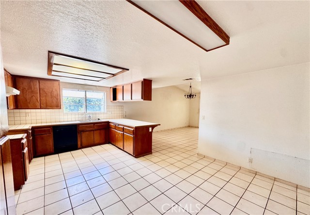 Detail Gallery Image 5 of 10 For 13093 Princess Ln, Moreno Valley,  CA 92553 - 3 Beds | 2 Baths