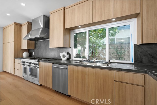 4230 Alonzo Avenue, Encino CA: https://media.crmls.org/medias/52d942c4-d973-4ba9-befd-373db07b1061.jpg