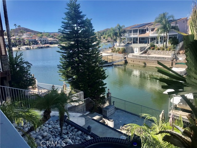 30265 Channel Way Drive, Canyon Lake CA: https://media.crmls.org/medias/52d97933-7f8f-4bba-92ec-46f29cfa240a.jpg