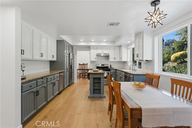 Detail Gallery Image 15 of 51 For 5501 Fairgrange Dr, Agoura Hills,  CA 91301 - 6 Beds | 3 Baths