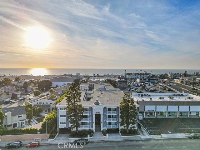 Detail Gallery Image 1 of 1 For 2411 Prospect Ave #201,  Hermosa Beach,  CA 90254 - 3 Beds | 2 Baths
