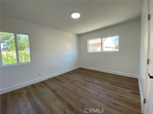 Detail Gallery Image 4 of 14 For 8045 Darby, Reseda,  CA 91335 - – Beds | – Baths