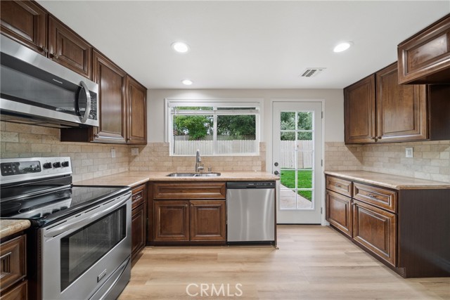 Detail Gallery Image 8 of 29 For 5665 Meadow Vista Way, Agoura Hills,  CA 91301 - 4 Beds | 2 Baths