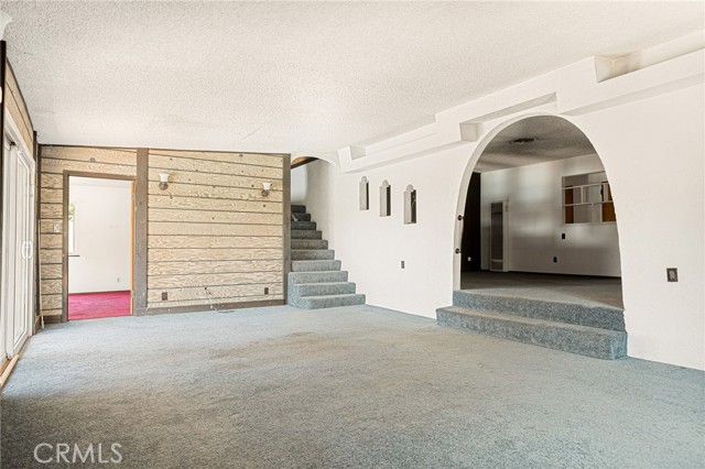 3061 W Oregon Street, Rialto CA: https://media.crmls.org/medias/52ddf49f-ae4d-4931-a945-07accdbece95.jpg
