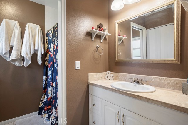 25353 Gemini Ln, Lake Forest CA: https://media.crmls.org/medias/52de748c-4631-48f4-9b92-6fa840019126.jpg
