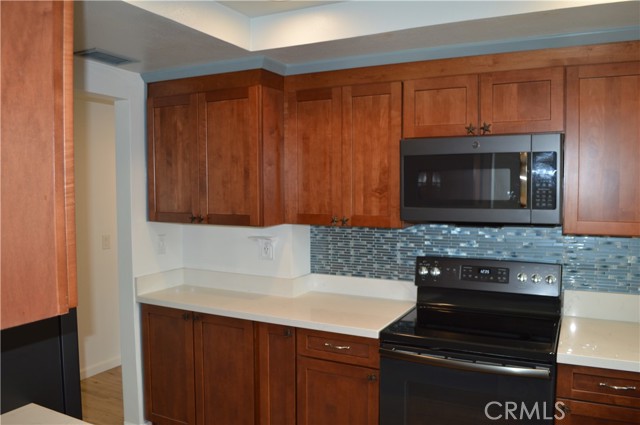 Detail Gallery Image 14 of 28 For 600 Rainier Way #207,  Costa Mesa,  CA 92626 - 3 Beds | 2/1 Baths
